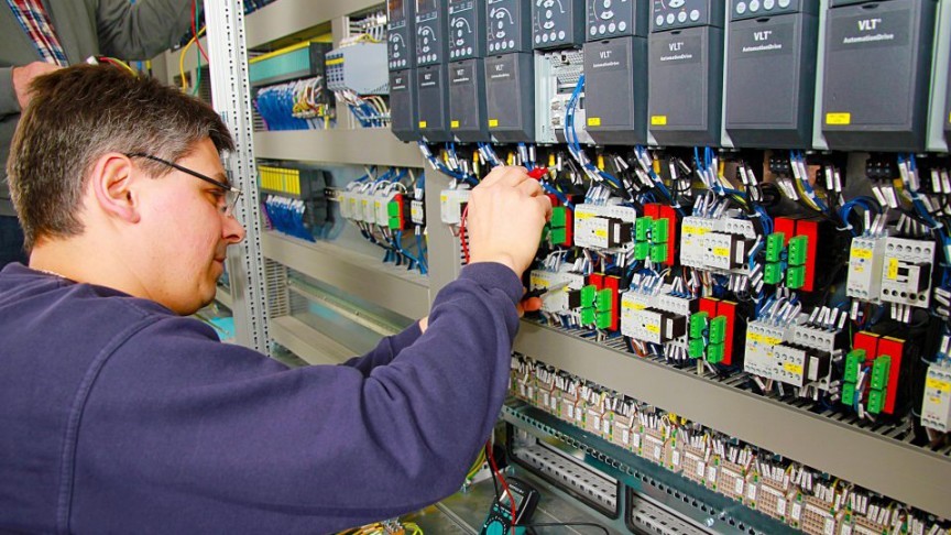 استخدام مهندس برق در کارخانه های مختلف ایرانی و خارجی